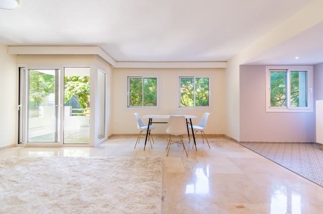 4 makuuhuone Huoneisto myytävänä paikassa Playa Bajadilla - Puertos, Marbella mukana 
autotalli - 820 000 € (Ref: 8691406)