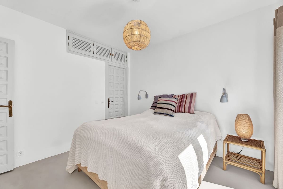 2 makuuhuone Omakotitalo myytävänä paikassa Marbella mukana uima-altaan 
autotalli - 640 000 € (Ref: 8691410)