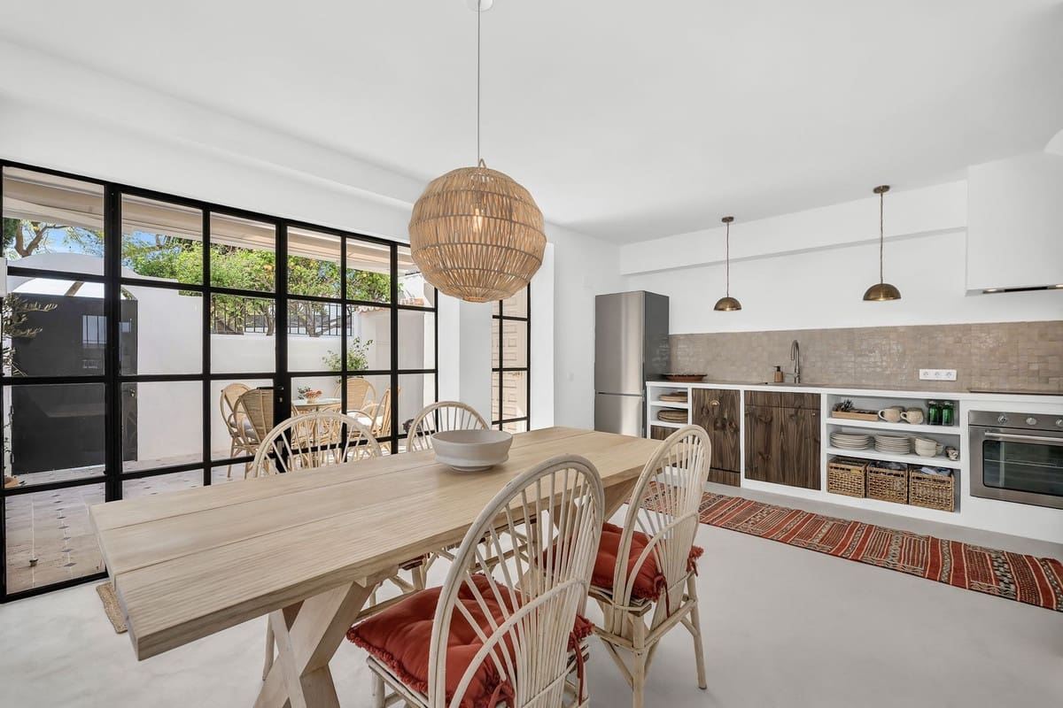 2 makuuhuone Omakotitalo myytävänä paikassa Marbella mukana uima-altaan 
autotalli - 640 000 € (Ref: 8691410)