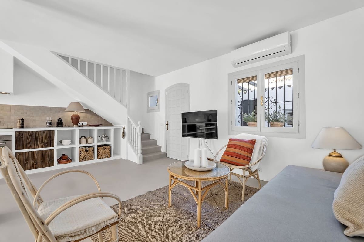 2 makuuhuone Omakotitalo myytävänä paikassa Marbella mukana uima-altaan 
autotalli - 640 000 € (Ref: 8691410)