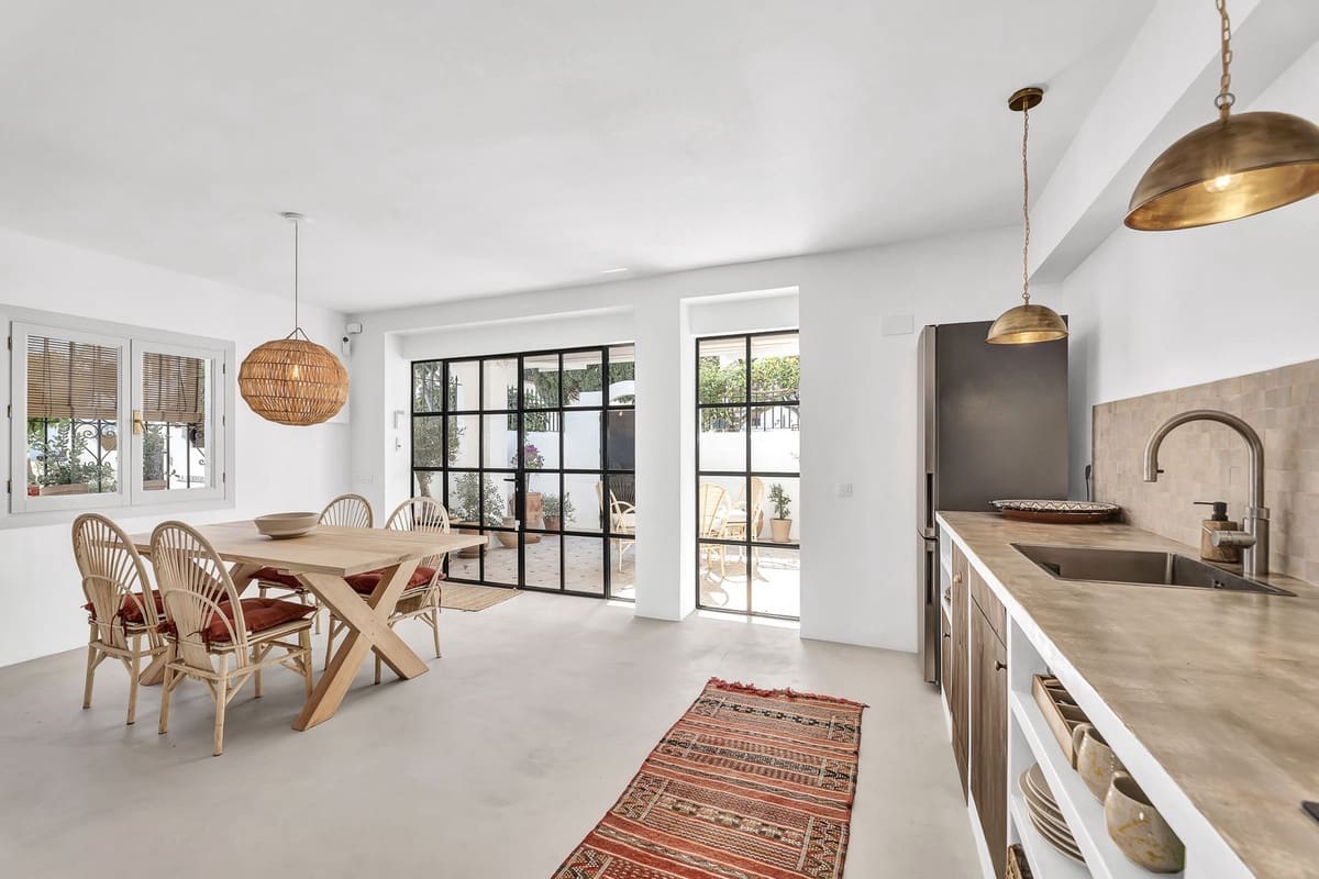 2 makuuhuone Omakotitalo myytävänä paikassa Marbella mukana uima-altaan 
autotalli - 640 000 € (Ref: 8691410)