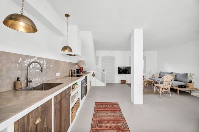 2 makuuhuone Omakotitalo myytävänä paikassa Marbella mukana uima-altaan 
autotalli - 640 000 € (Ref: 8691410)