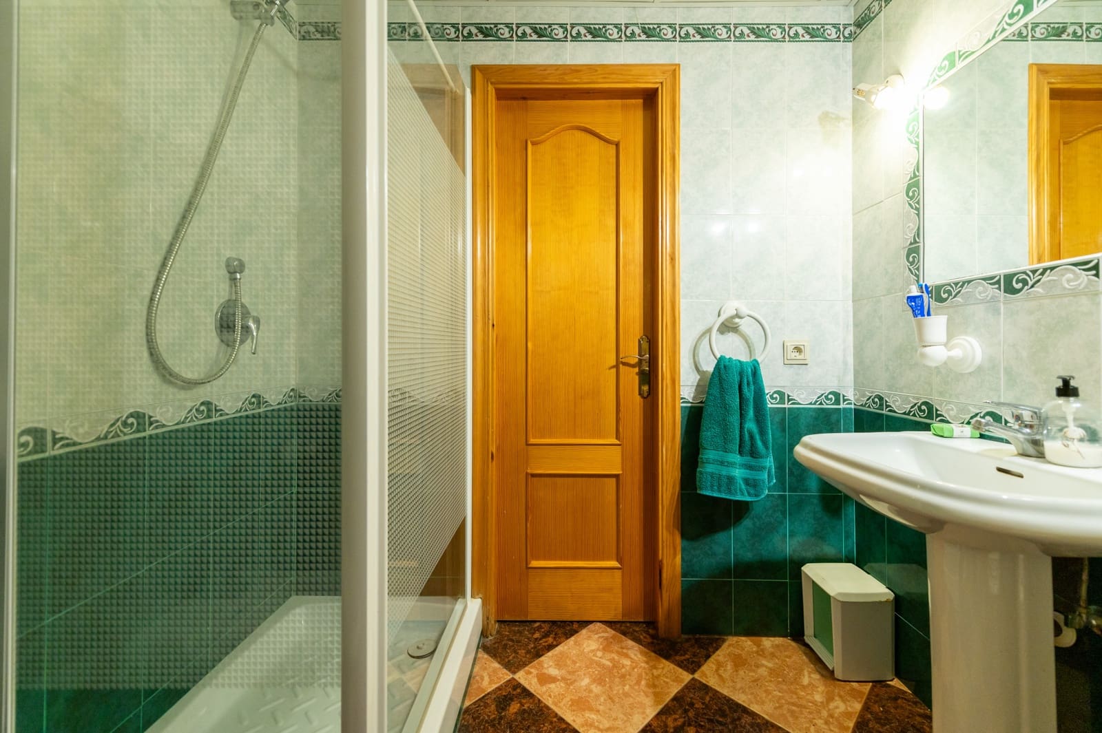 4 bedroom Villa for sale in Marbella with pool garage - € 1,190,000 (Ref: 8697986)