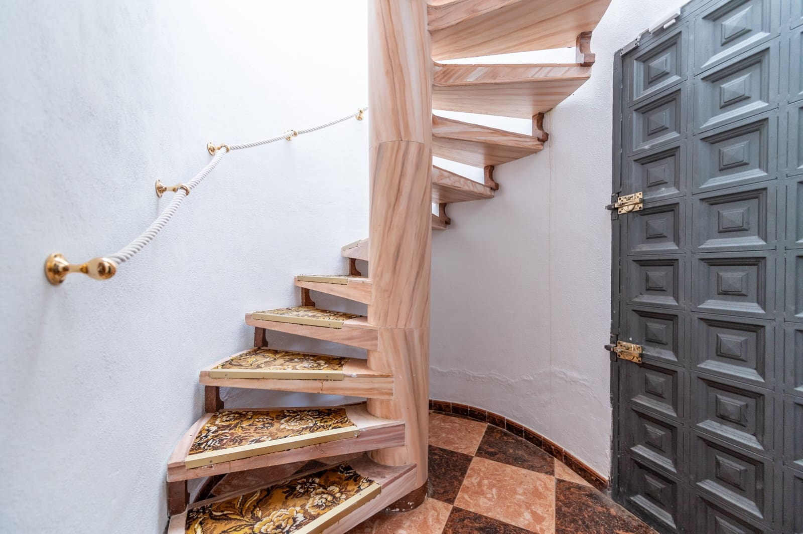 4 bedroom Villa for sale in Marbella with pool garage - € 1,190,000 (Ref: 8697986)