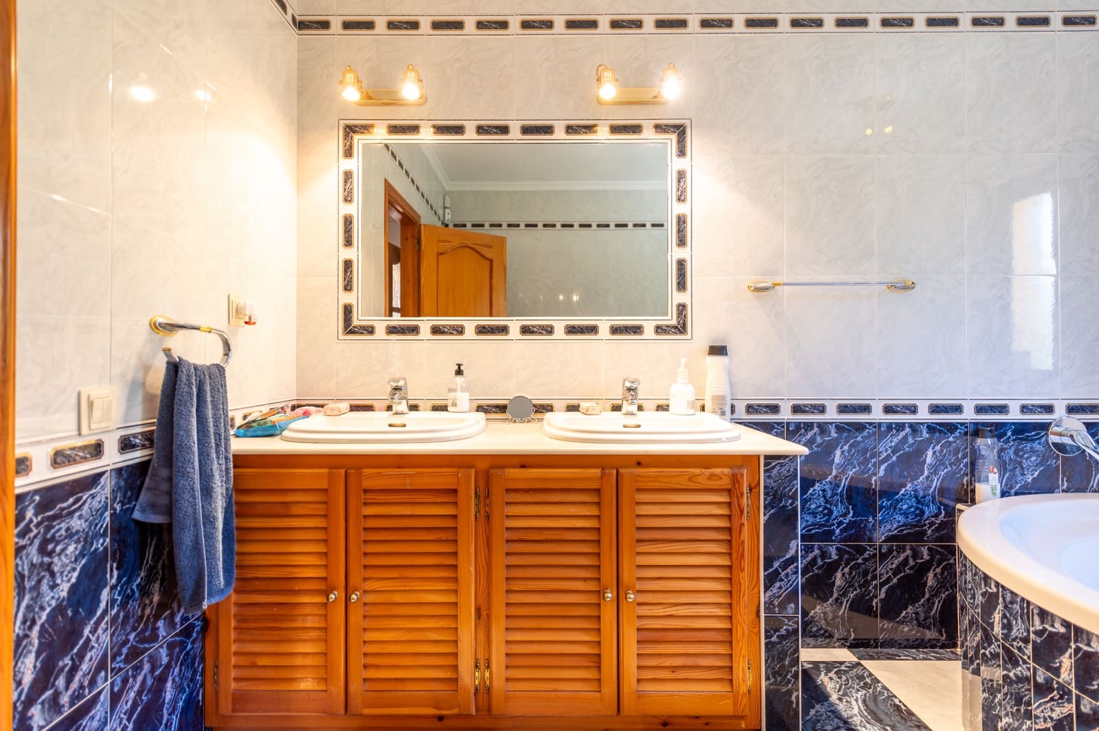 4 bedroom Villa for sale in Marbella with pool garage - € 1,190,000 (Ref: 8697986)