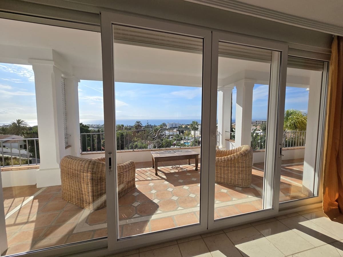 4 bedroom Villa for sale in Marbella with pool garage - € 1,990,000 (Ref: 8727778)