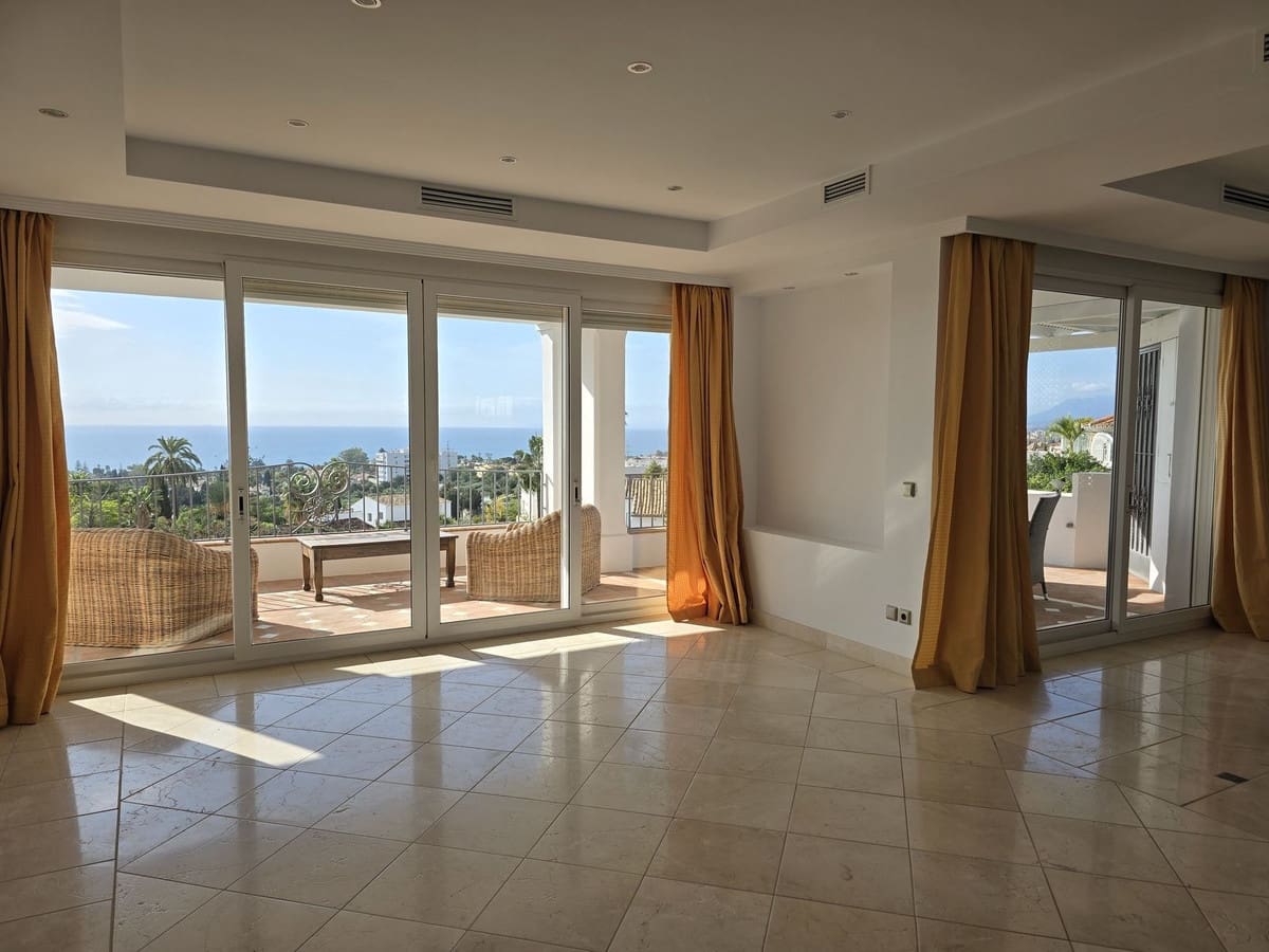 4 bedroom Villa for sale in Marbella with pool garage - € 1,990,000 (Ref: 8727778)