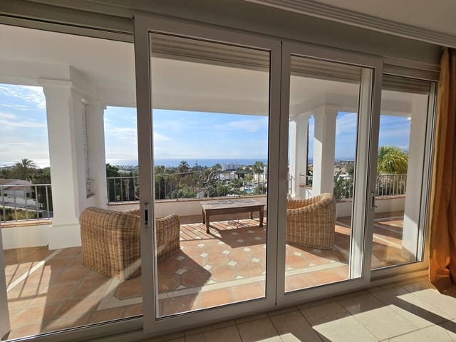 4 bedroom Villa for sale in Marbella with pool garage - € 1,990,000 (Ref: 8727778)