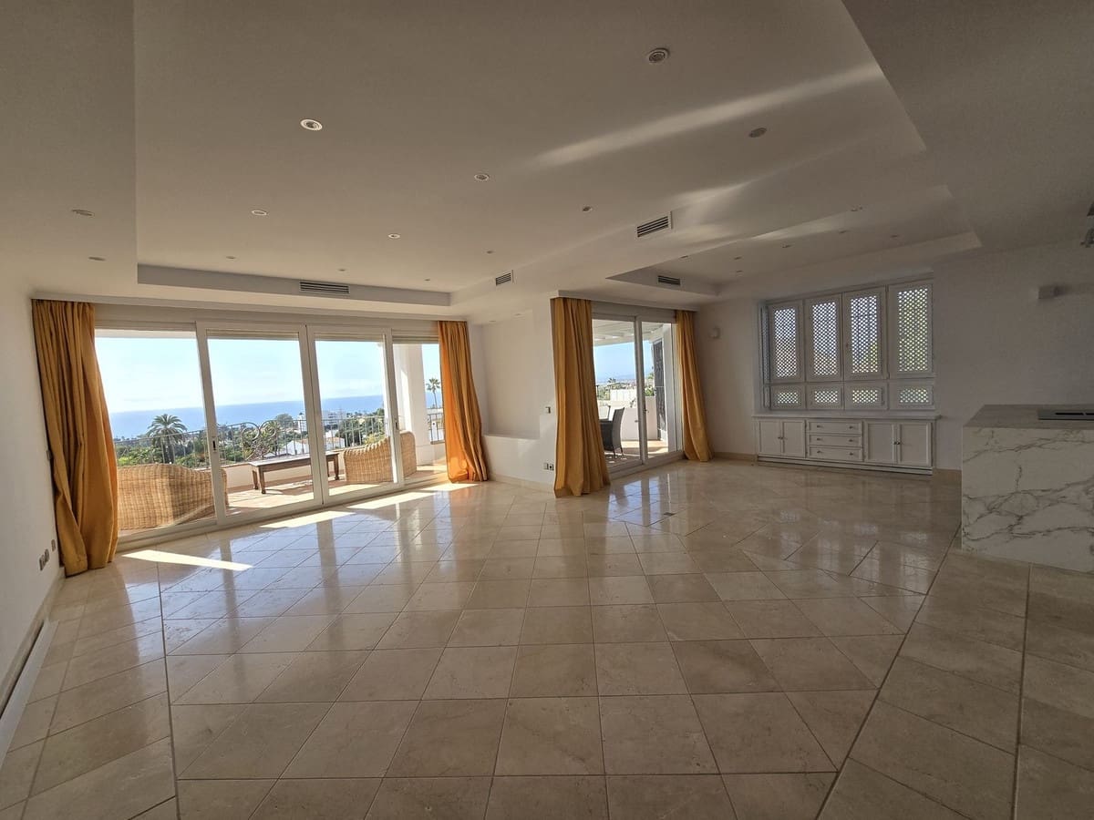 4 bedroom Villa for sale in Marbella with pool garage - € 1,990,000 (Ref: 8727778)