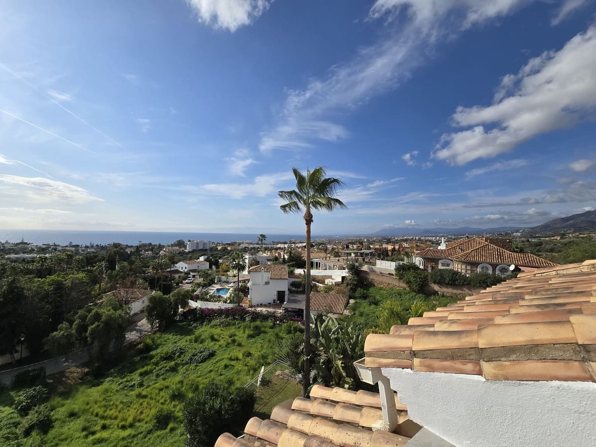 4 bedroom Villa for sale in Marbella with pool garage - € 1,990,000 (Ref: 8727778)