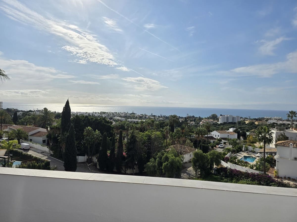 4 bedroom Villa for sale in Marbella with pool garage - € 1,990,000 (Ref: 8727778)