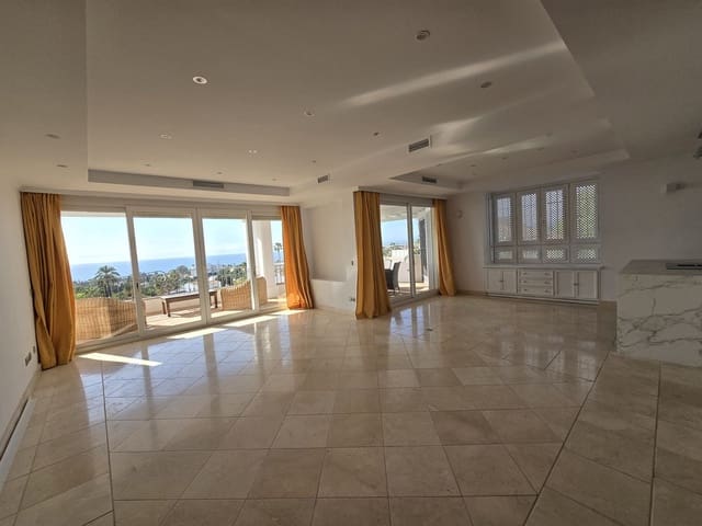 4 bedroom Villa for sale in Marbella with pool garage - € 1,990,000 (Ref: 8727778)