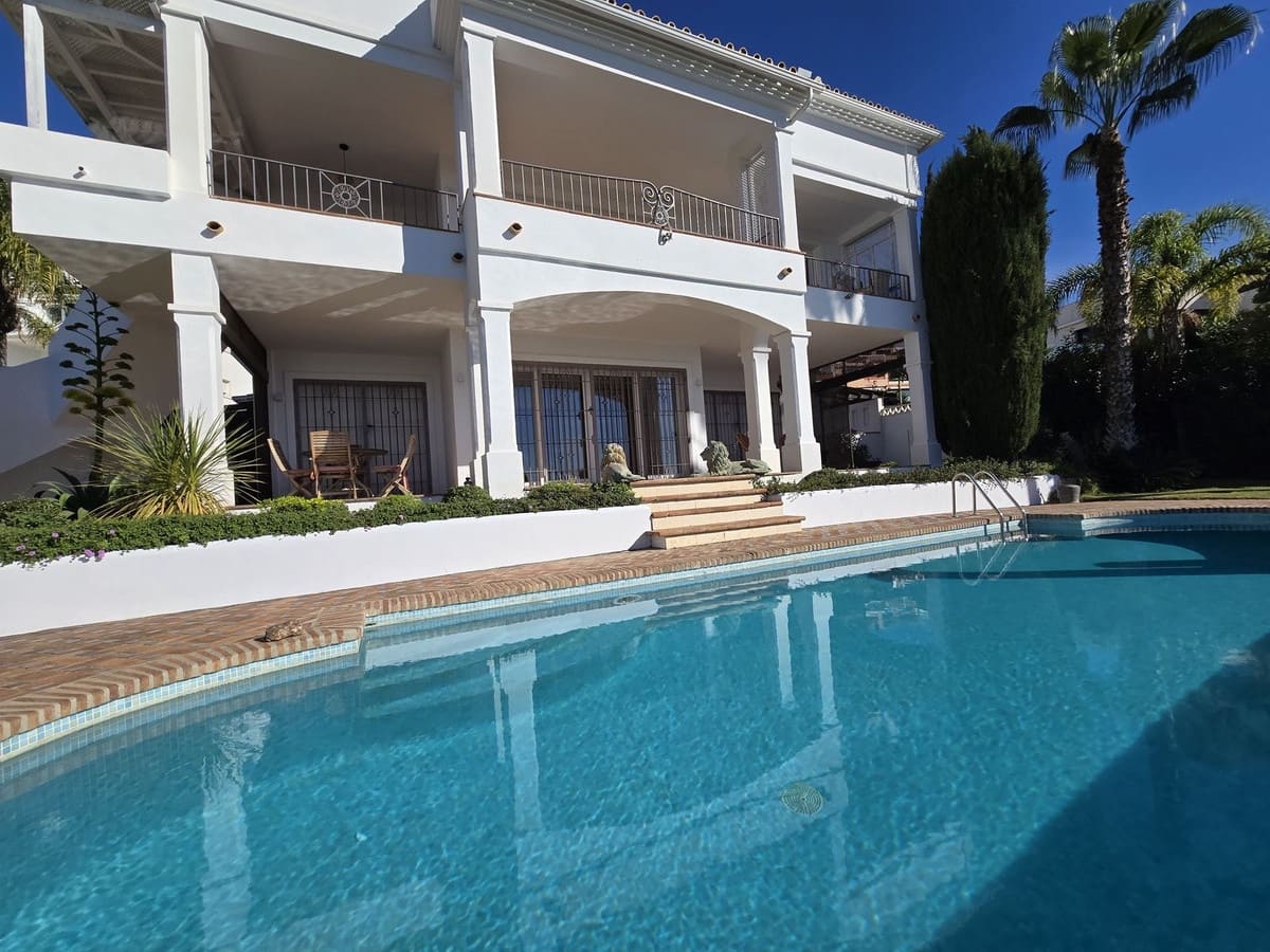 4 bedroom Villa for sale in Marbella with pool garage - € 1,990,000 (Ref: 8727778)