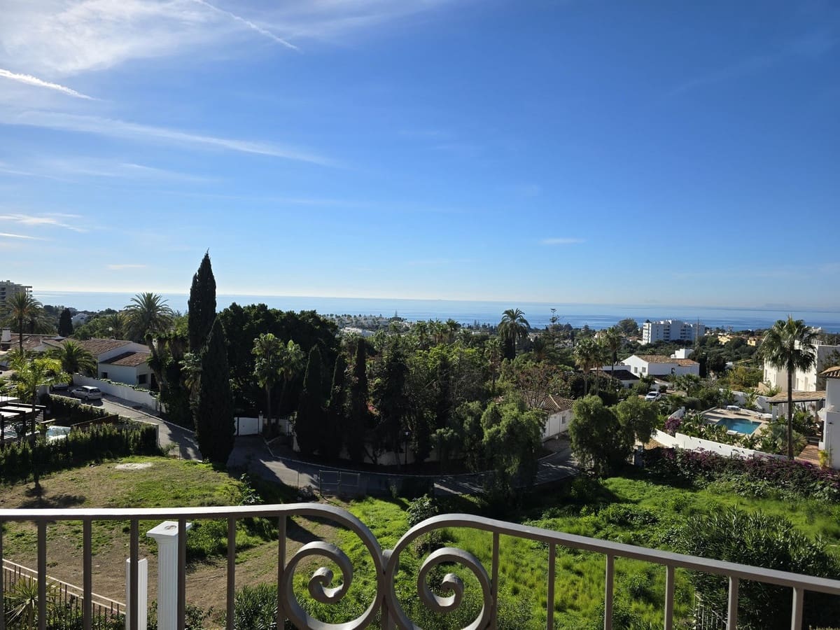 4 bedroom Villa for sale in Marbella with pool garage - € 1,990,000 (Ref: 8727778)