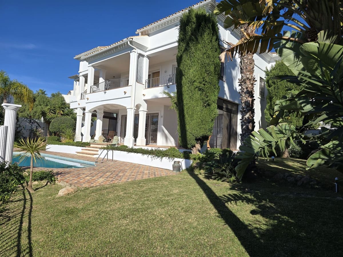 4 bedroom Villa for sale in Marbella with pool garage - € 1,990,000 (Ref: 8727778)