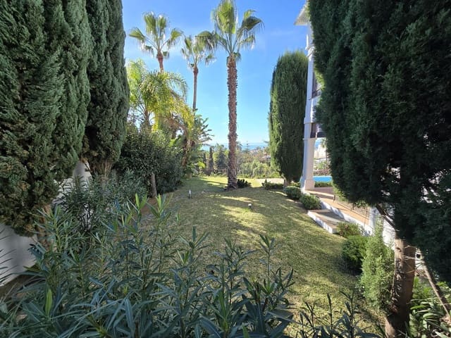 4 bedroom Villa for sale in Marbella with pool garage - € 1,990,000 (Ref: 8727778)