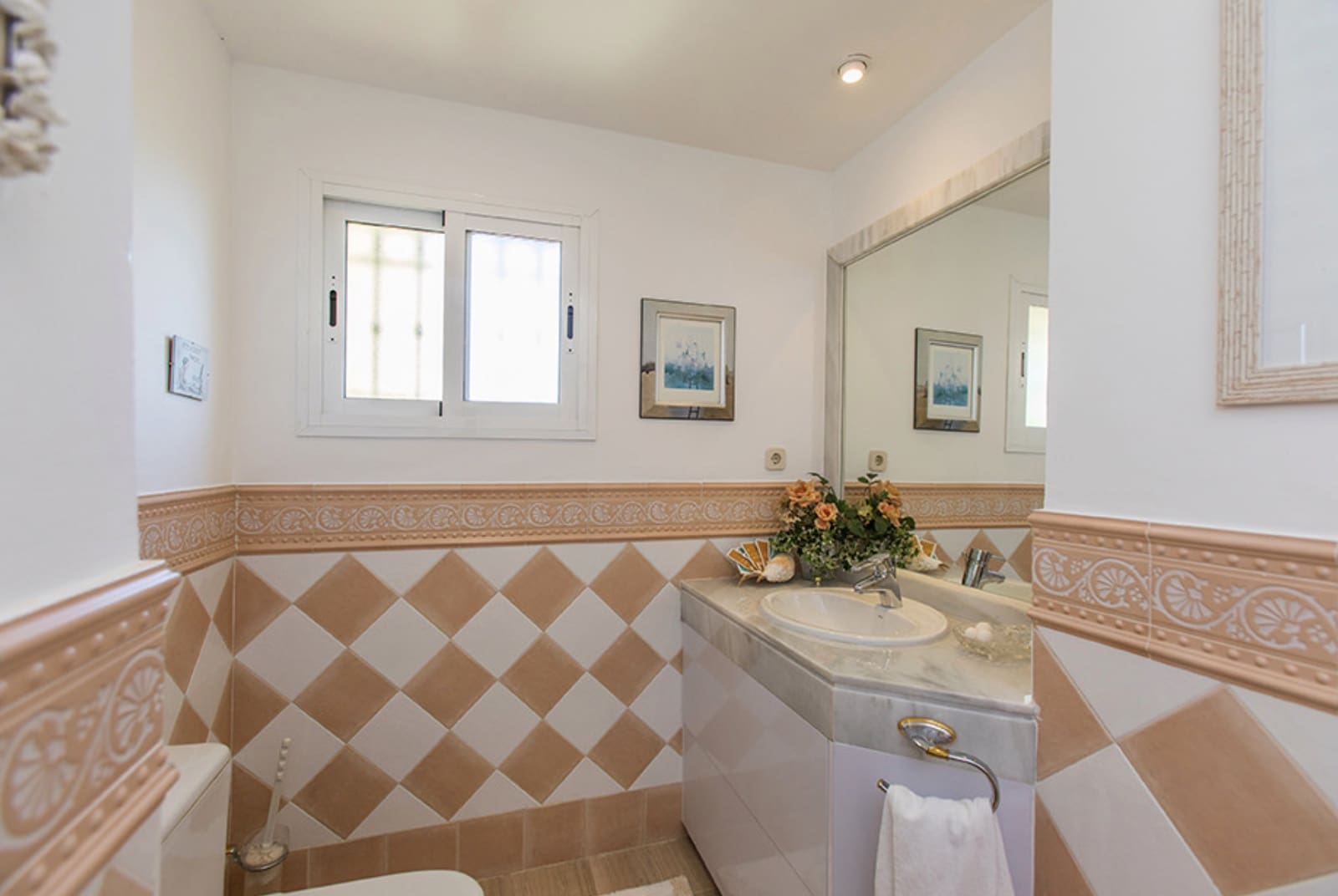 3 sypialnia Penthouse na sprzedaż w Marbella z basenem garażem - 2 100 000 € (Ref: 8743130)