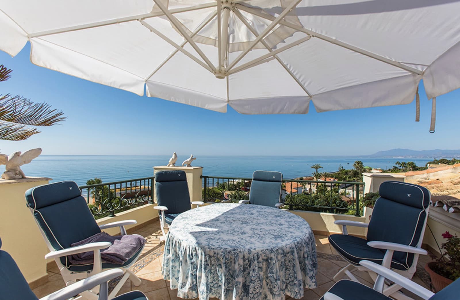 3 sypialnia Penthouse na sprzedaż w Marbella z basenem garażem - 2 100 000 € (Ref: 8743130)