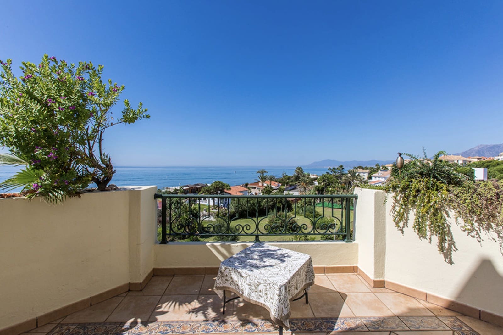 3 sypialnia Penthouse na sprzedaż w Marbella z basenem garażem - 2 100 000 € (Ref: 8743130)