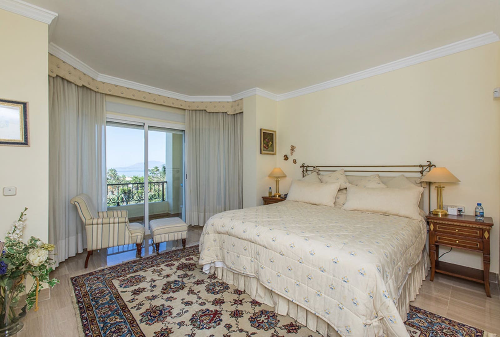 3 sypialnia Penthouse na sprzedaż w Marbella z basenem garażem - 2 100 000 € (Ref: 8743130)