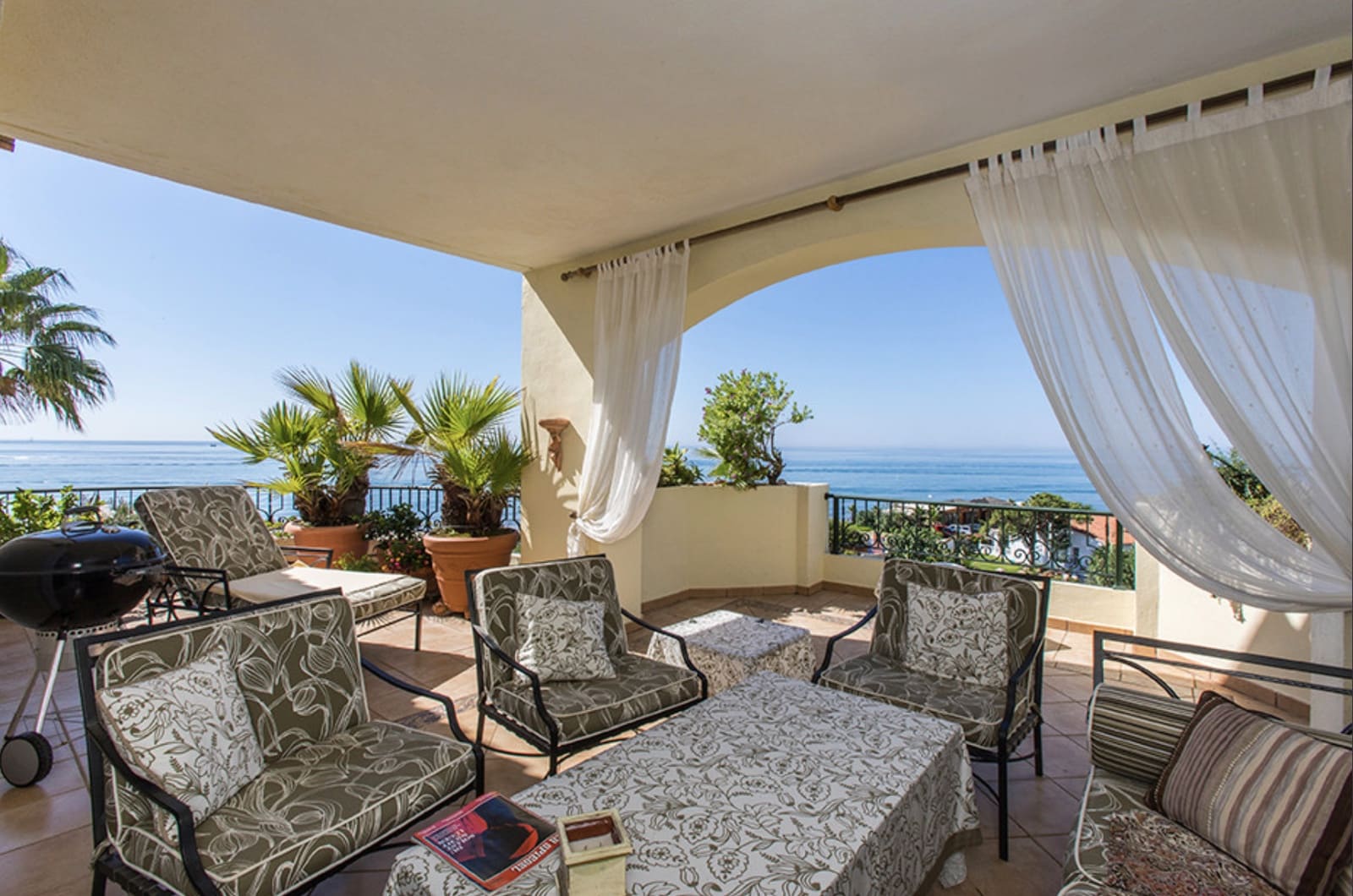 3 sypialnia Penthouse na sprzedaż w Marbella z basenem garażem - 2 100 000 € (Ref: 8743130)