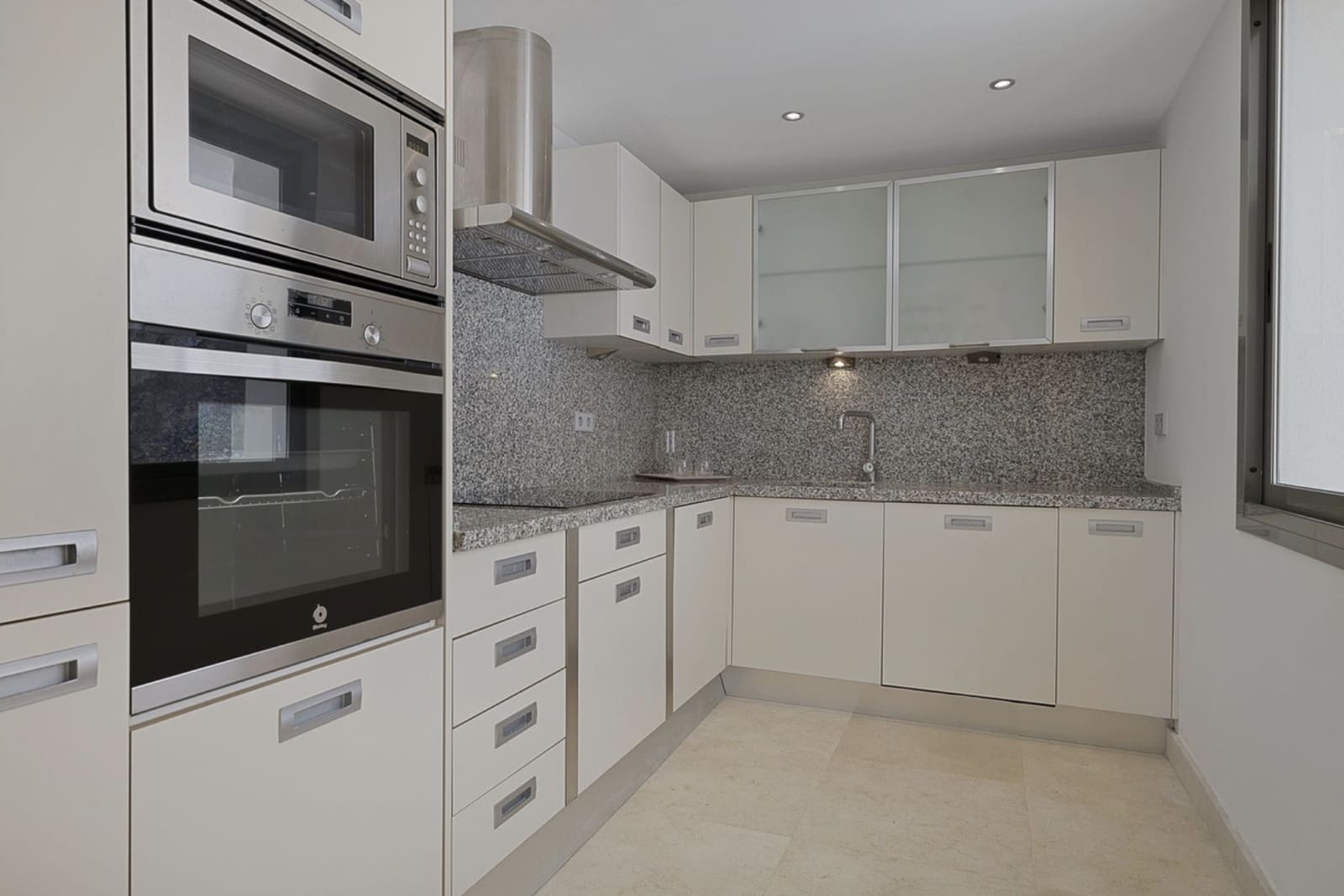 2 slaapkamer Appartement te koop in Benahavis met zwembad garage - € 460.000 (Ref: 8747738)