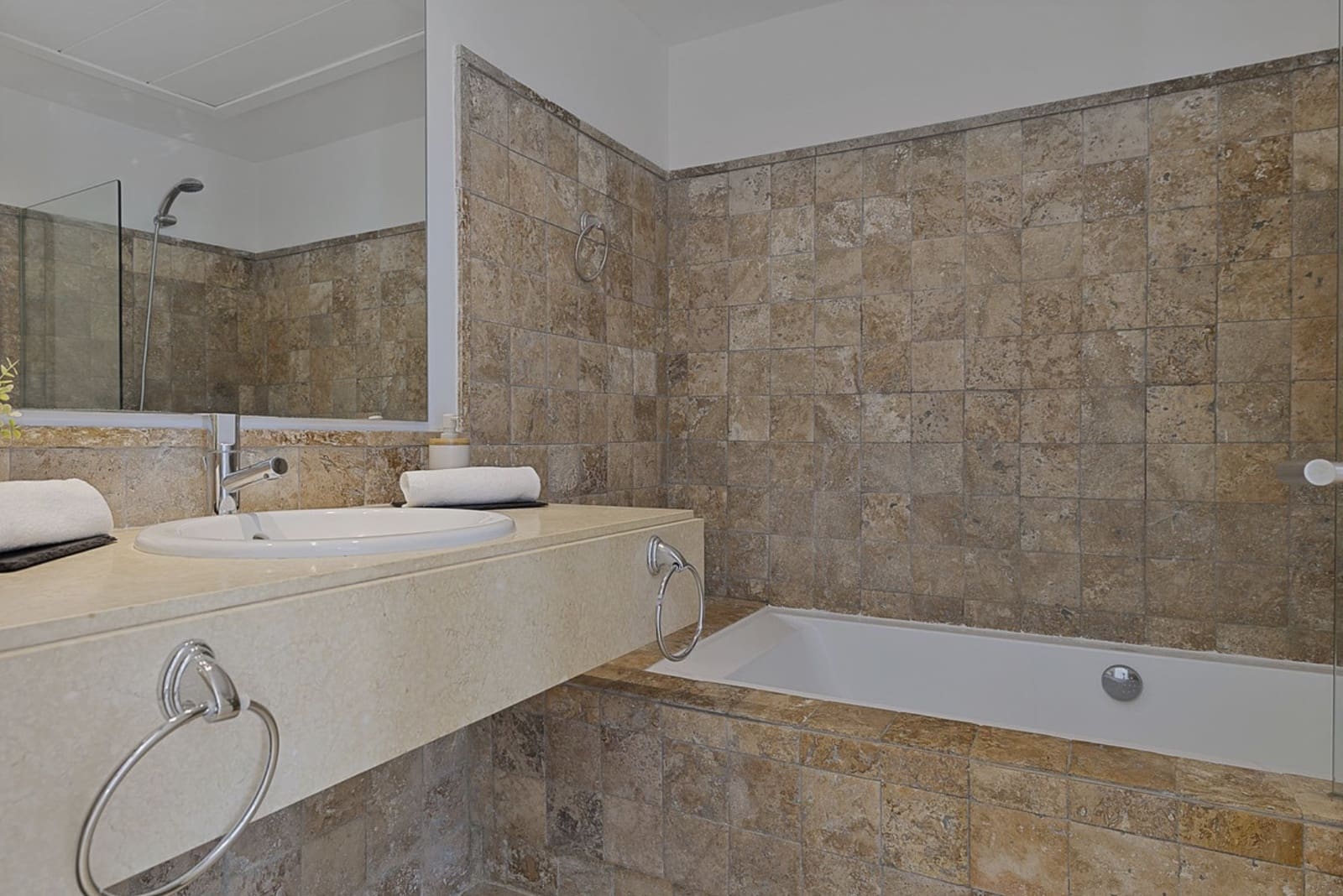 2 slaapkamer Appartement te koop in Benahavis met zwembad garage - € 460.000 (Ref: 8747738)