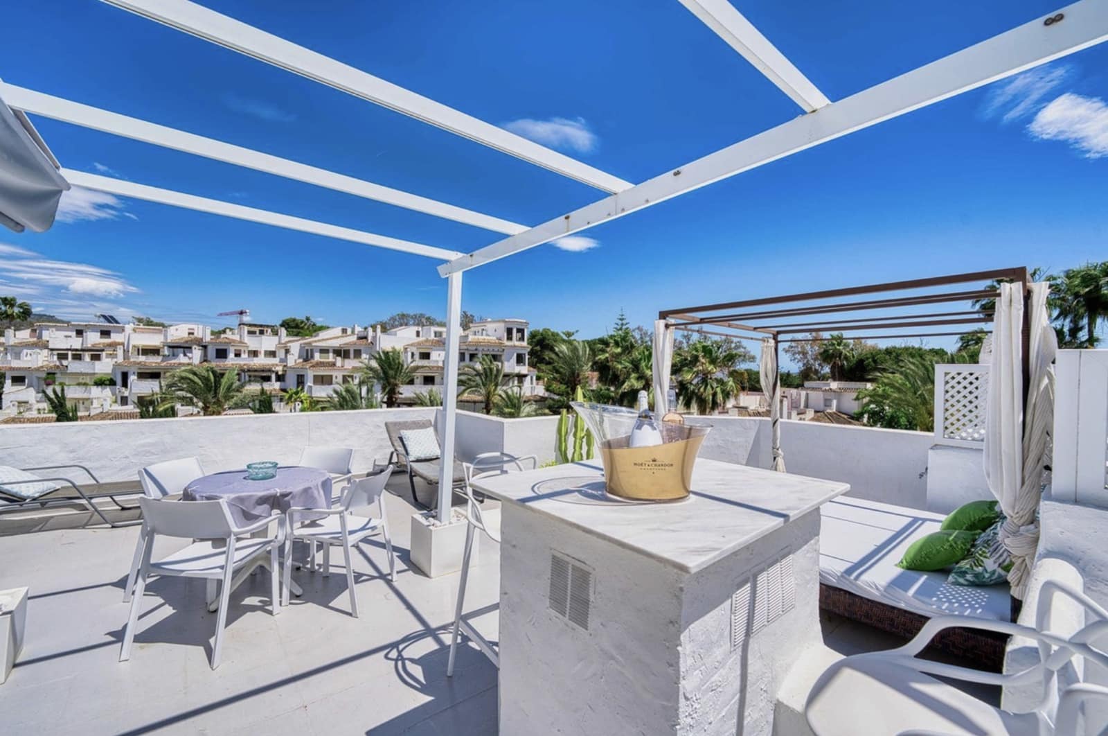 2 quarto Penthouse para venda em Marbella com piscina garagem - 550 000 € (Ref: 8752205)