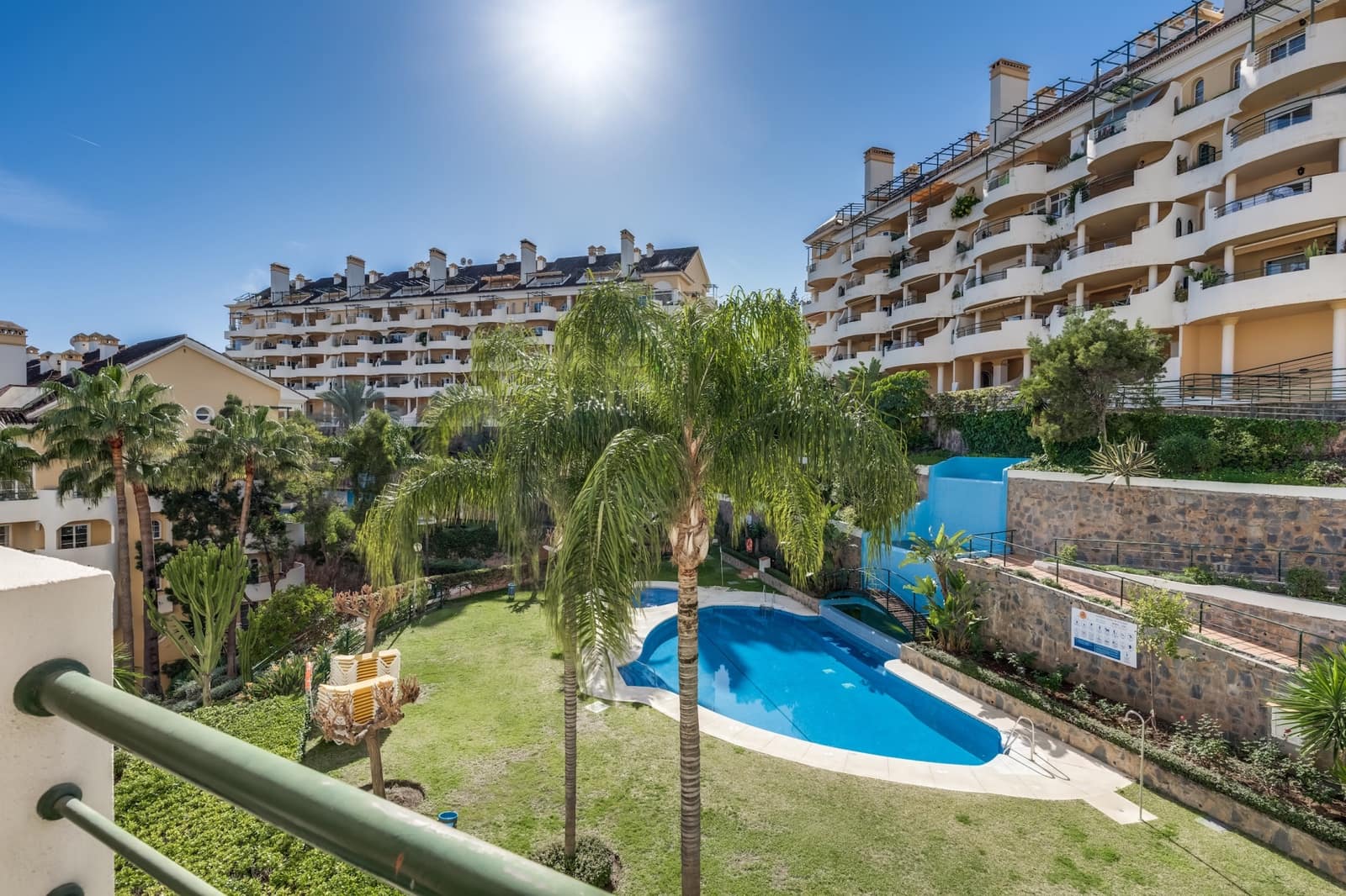 2 soveværelse Lejlighed til salg i Marbella med swimmingpool garage - € 495.000 (Ref: 8757774)