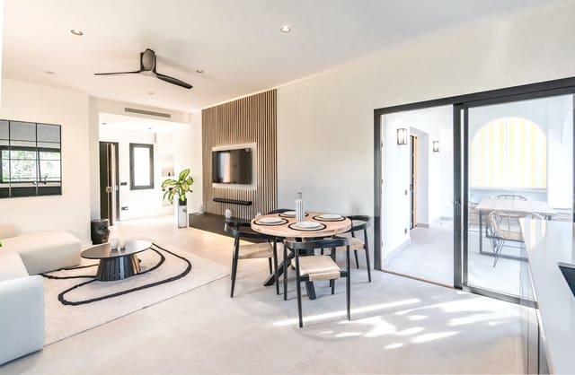 3 chambre Appartement à vendre à Nueva Andalucia, Marbella avec piscine garage - 599 995 € (Ref: 8759836)