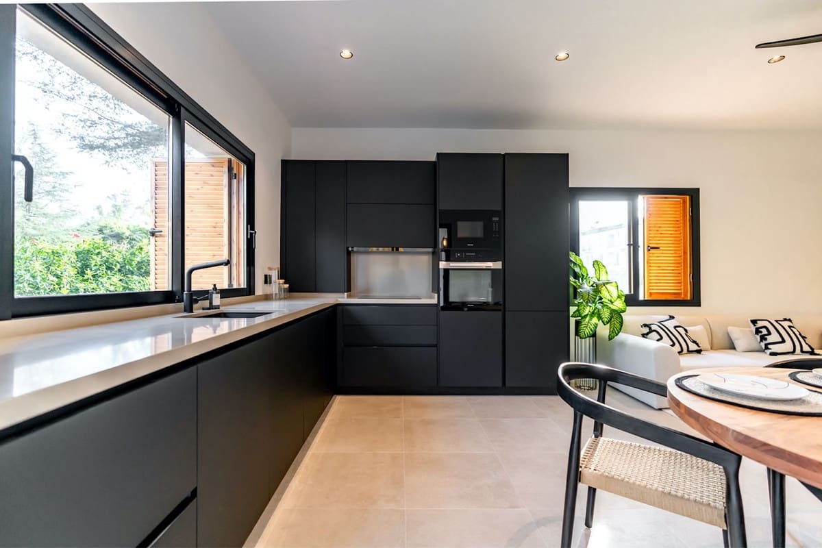 3 bedroom Apartment for sale in Nueva Andalucia with pool garage - € 599,995 (Ref: 8759836)