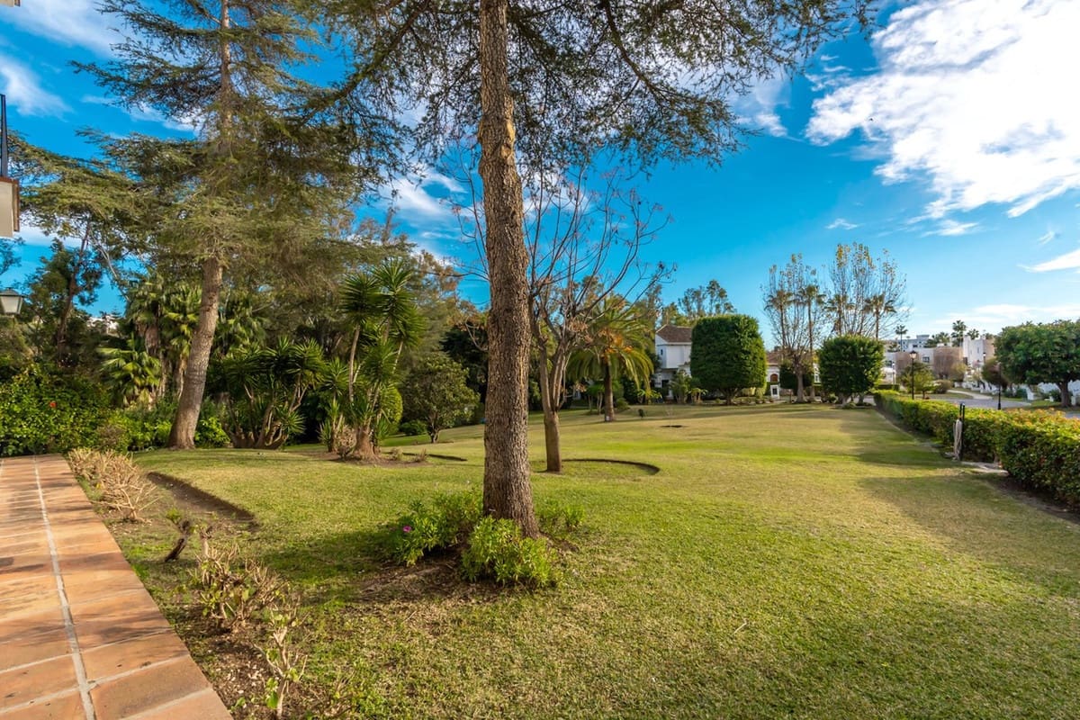 3 bedroom Apartment for sale in Nueva Andalucia with pool garage - € 599,995 (Ref: 8759836)