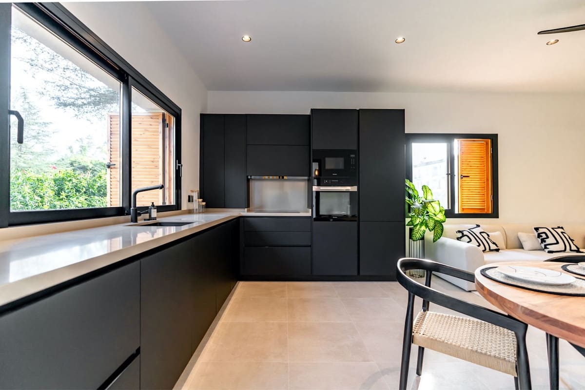 3 chambre Appartement à vendre à Nueva Andalucia avec piscine garage - 599 995 € (Ref: 8759836)