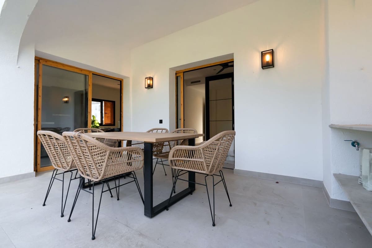 3 chambre Appartement à vendre à Nueva Andalucia avec piscine garage - 599 995 € (Ref: 8759836)