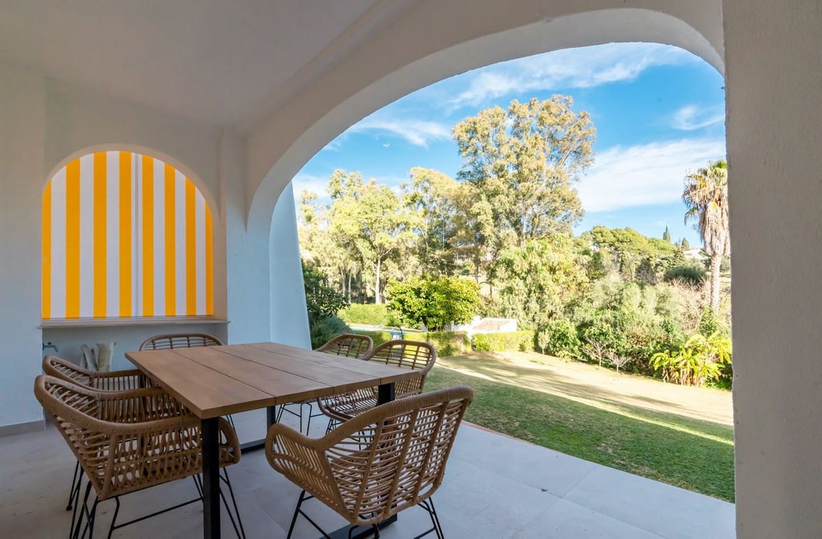 3 chambre Appartement à vendre à Nueva Andalucia avec piscine garage - 599 995 € (Ref: 8759836)