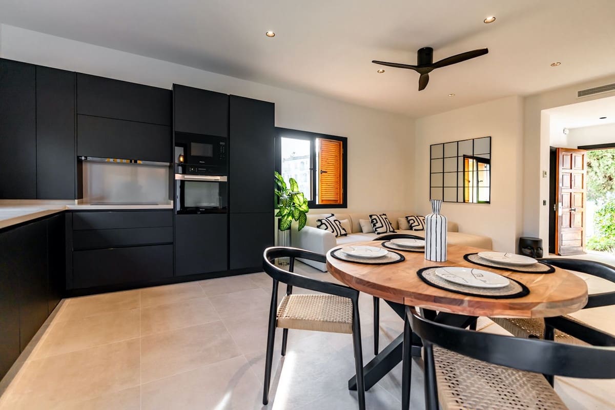 3 chambre Appartement à vendre à Nueva Andalucia avec piscine garage - 599 995 € (Ref: 8759836)