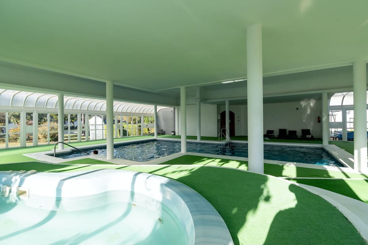 3 chambre Appartement à vendre à Nueva Andalucia avec piscine garage - 599 995 € (Ref: 8759836)