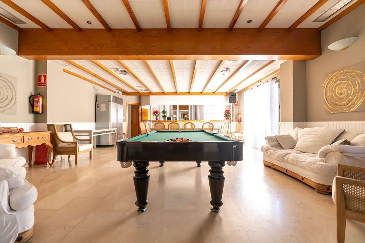 3 chambre Appartement à vendre à Nueva Andalucia avec piscine garage - 599 995 € (Ref: 8759836)
