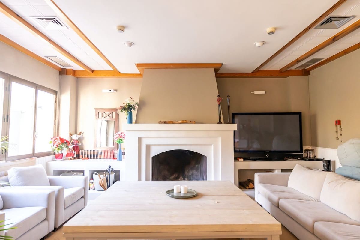 3 chambre Appartement à vendre à Nueva Andalucia avec piscine garage - 599 995 € (Ref: 8759836)