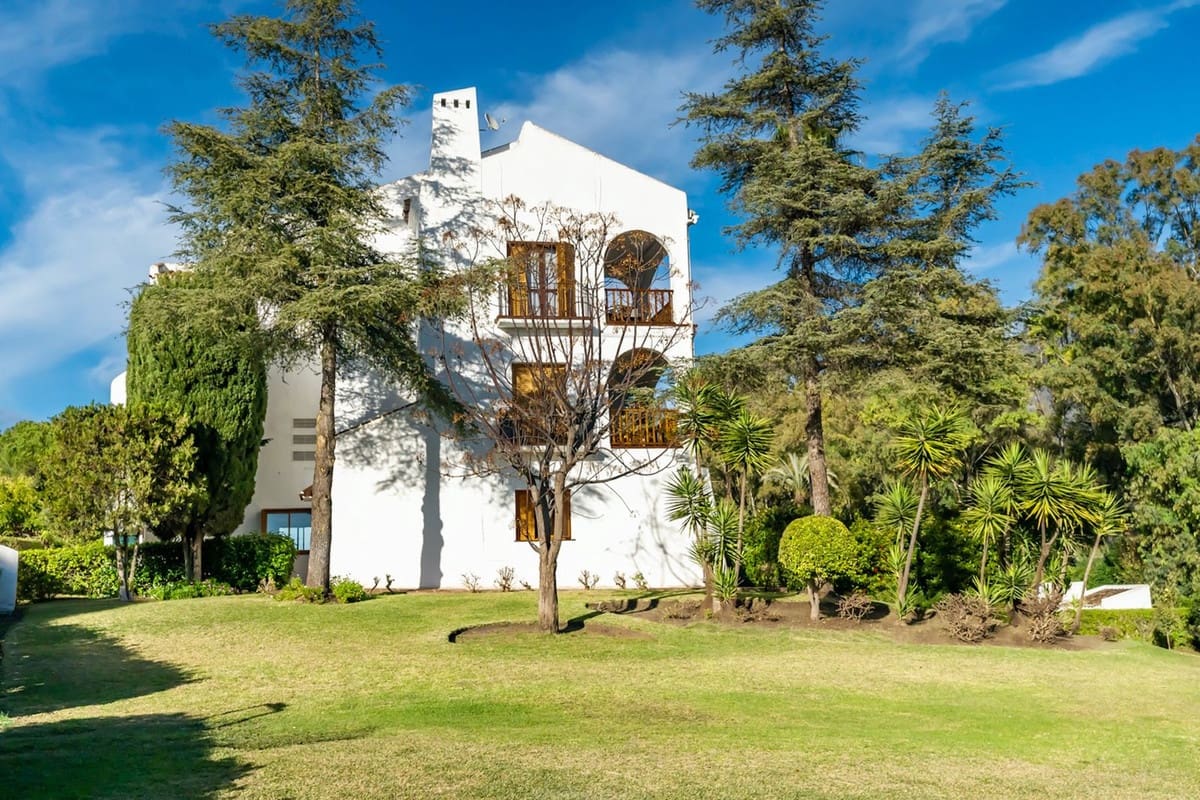 3 chambre Appartement à vendre à Nueva Andalucia avec piscine garage - 599 995 € (Ref: 8759836)