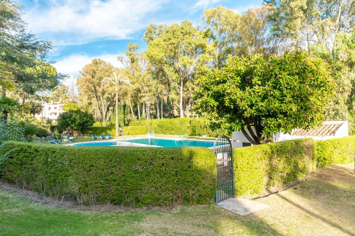 3 chambre Appartement à vendre à Nueva Andalucia avec piscine garage - 599 995 € (Ref: 8759836)