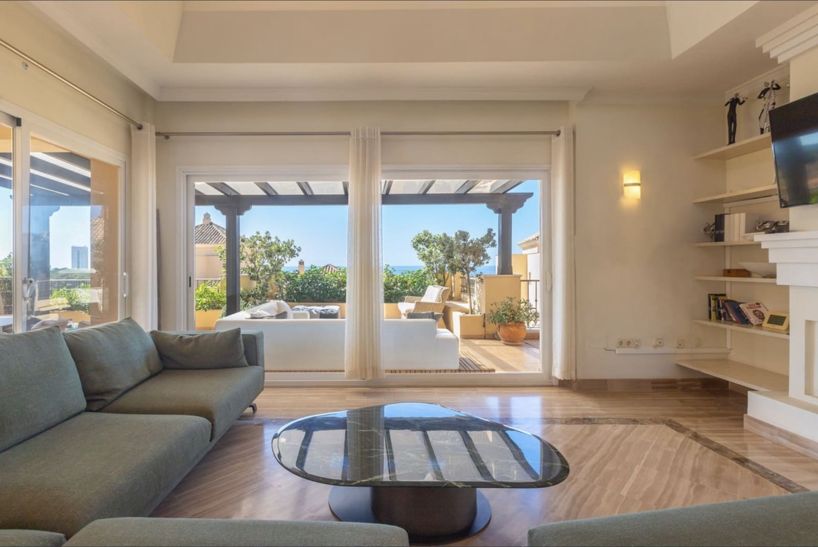 4 sypialnia Penthouse na sprzedaż w Marbella z basenem garażem - 1 530 000 € (Ref: 8773299)