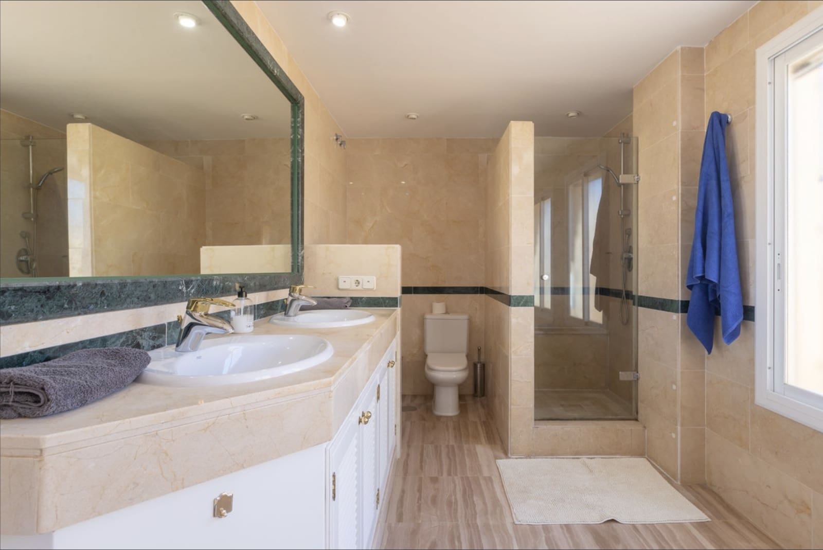 4 sypialnia Penthouse na sprzedaż w Marbella z basenem garażem - 1 530 000 € (Ref: 8773299)