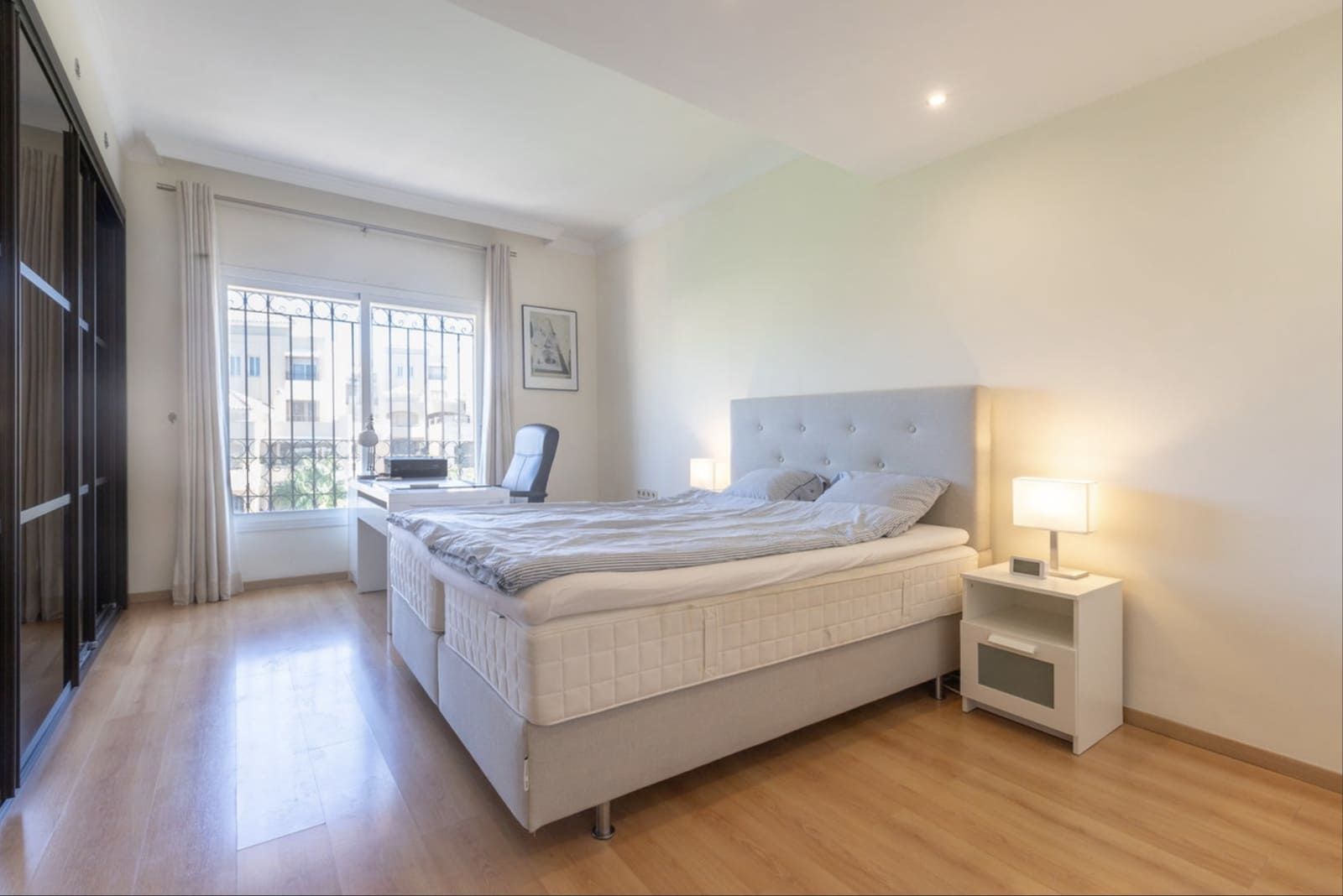 4 sypialnia Penthouse na sprzedaż w Marbella z basenem garażem - 1 530 000 € (Ref: 8773299)