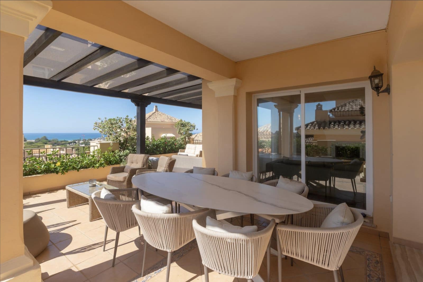 4 sypialnia Penthouse na sprzedaż w Marbella z basenem garażem - 1 530 000 € (Ref: 8773299)