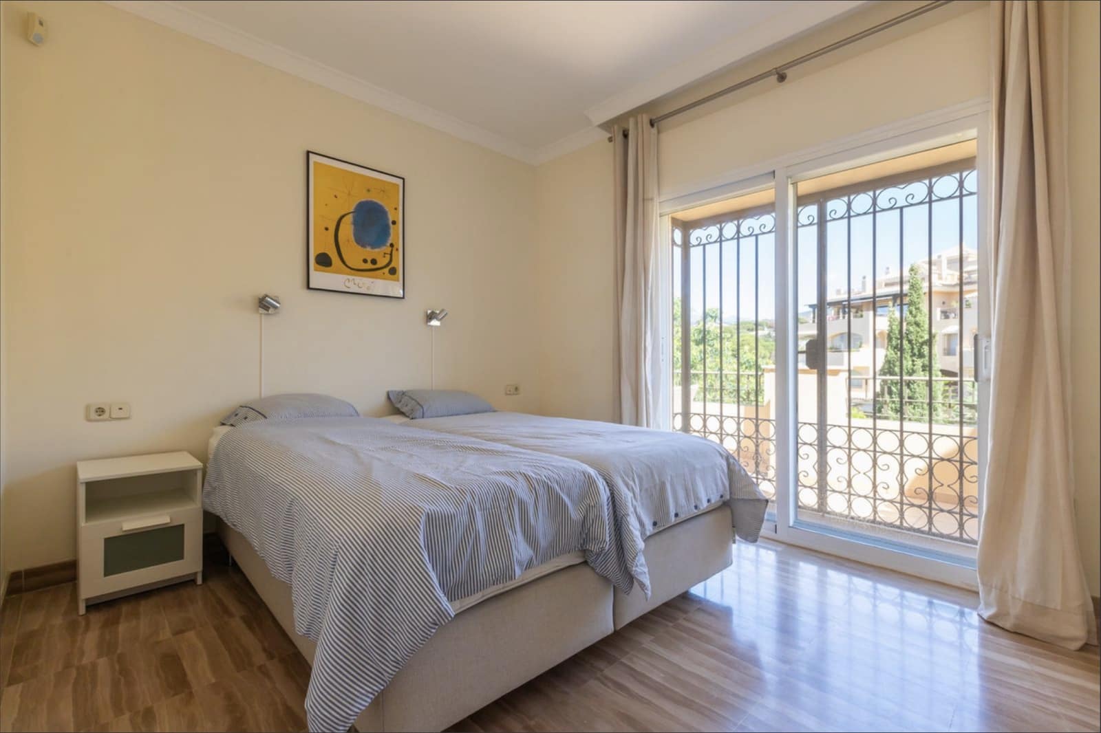 4 sypialnia Penthouse na sprzedaż w Marbella z basenem garażem - 1 530 000 € (Ref: 8773299)