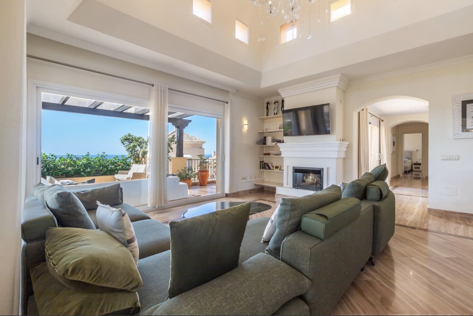 4 sypialnia Penthouse na sprzedaż w Marbella z basenem garażem - 1 530 000 € (Ref: 8773299)