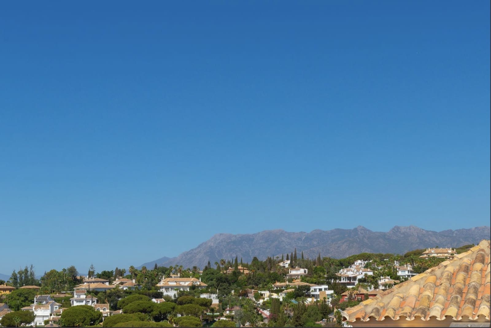 4 sypialnia Penthouse na sprzedaż w Marbella z basenem garażem - 1 530 000 € (Ref: 8773299)