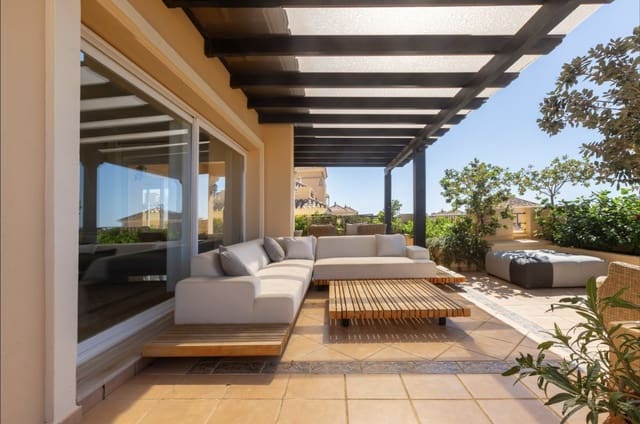 4 sypialnia Penthouse na sprzedaż w Marbella z basenem garażem - 1 530 000 € (Ref: 8773299)