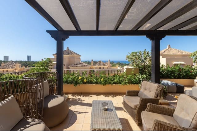 4 sypialnia Penthouse na sprzedaż w Marbella z basenem garażem - 1 530 000 € (Ref: 8773299)